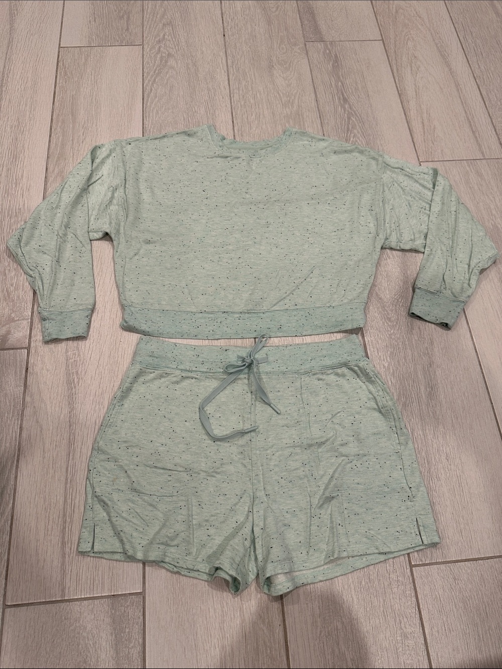 Mia & Tess. Speckled Mint Lounge Set - crop Top M & Shorts L